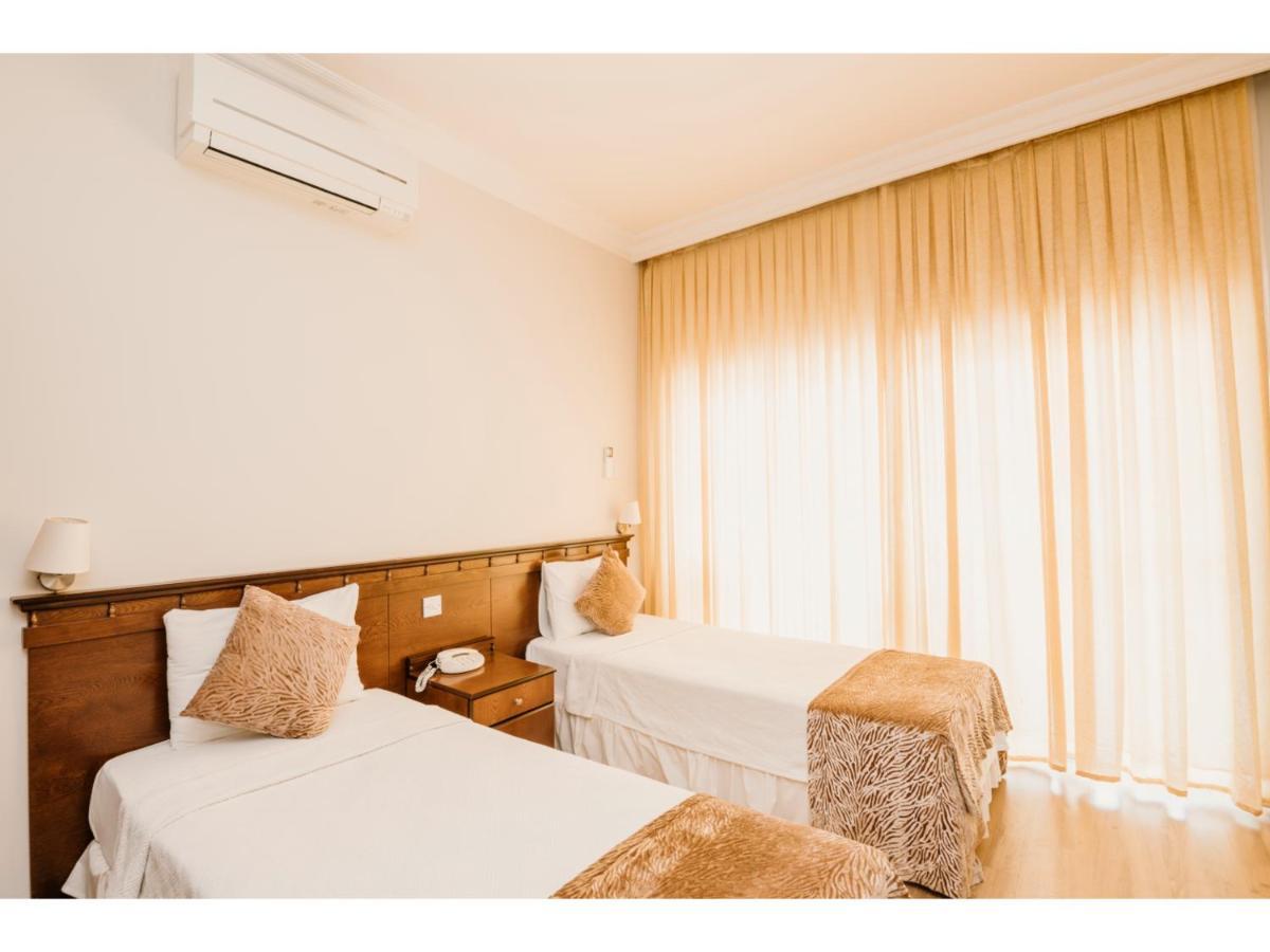 Sammy'S Hotel Кирения Екстериор снимка