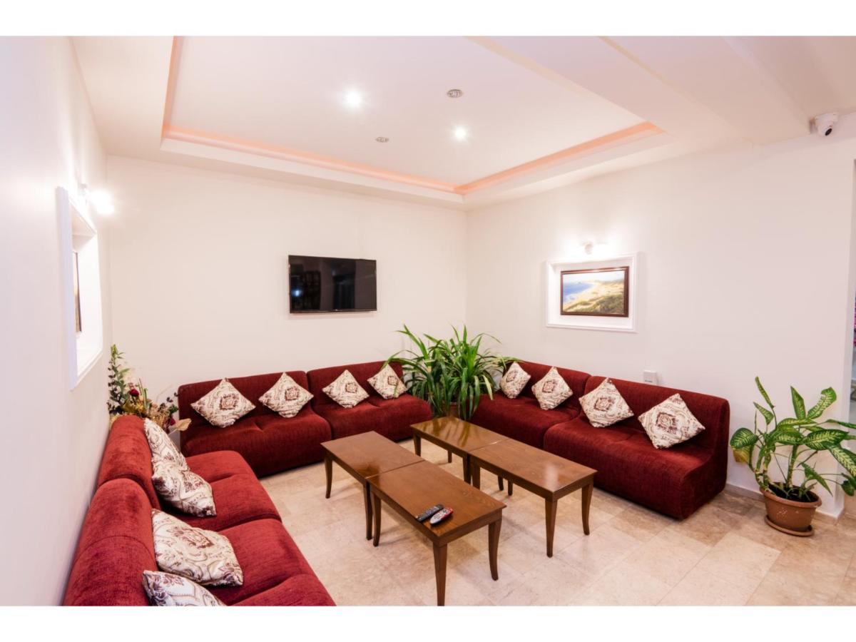 Sammy'S Hotel Кирения Екстериор снимка