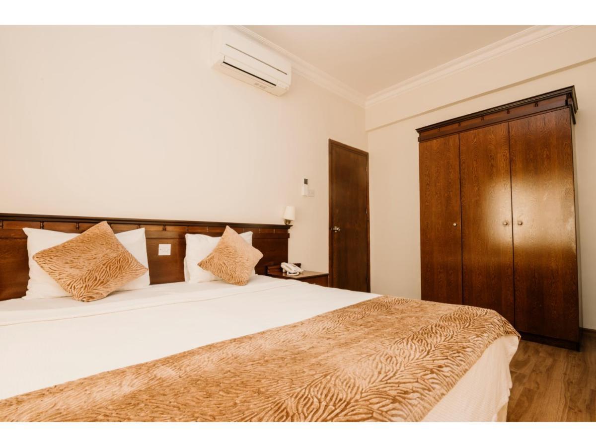 Sammy'S Hotel Кирения Екстериор снимка