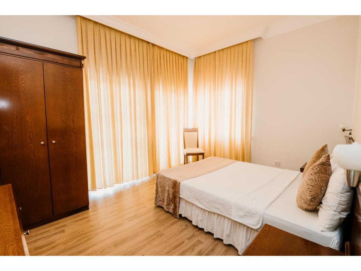 Sammy'S Hotel Кирения Екстериор снимка
